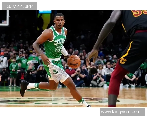 乔约翰逊与皮尔斯的巅峰对决谁才是真正的篮球传奇之争 乔约翰逊与皮尔斯的巅峰对决谁才是真正的篮球传奇之争